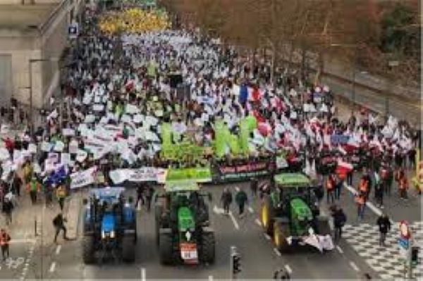10.000 agricultores se reúnen en Bruselas: una sola voz, tres demandas